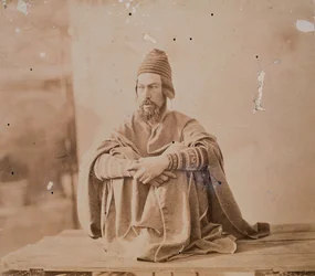 Autoportrait en costume traditionnel